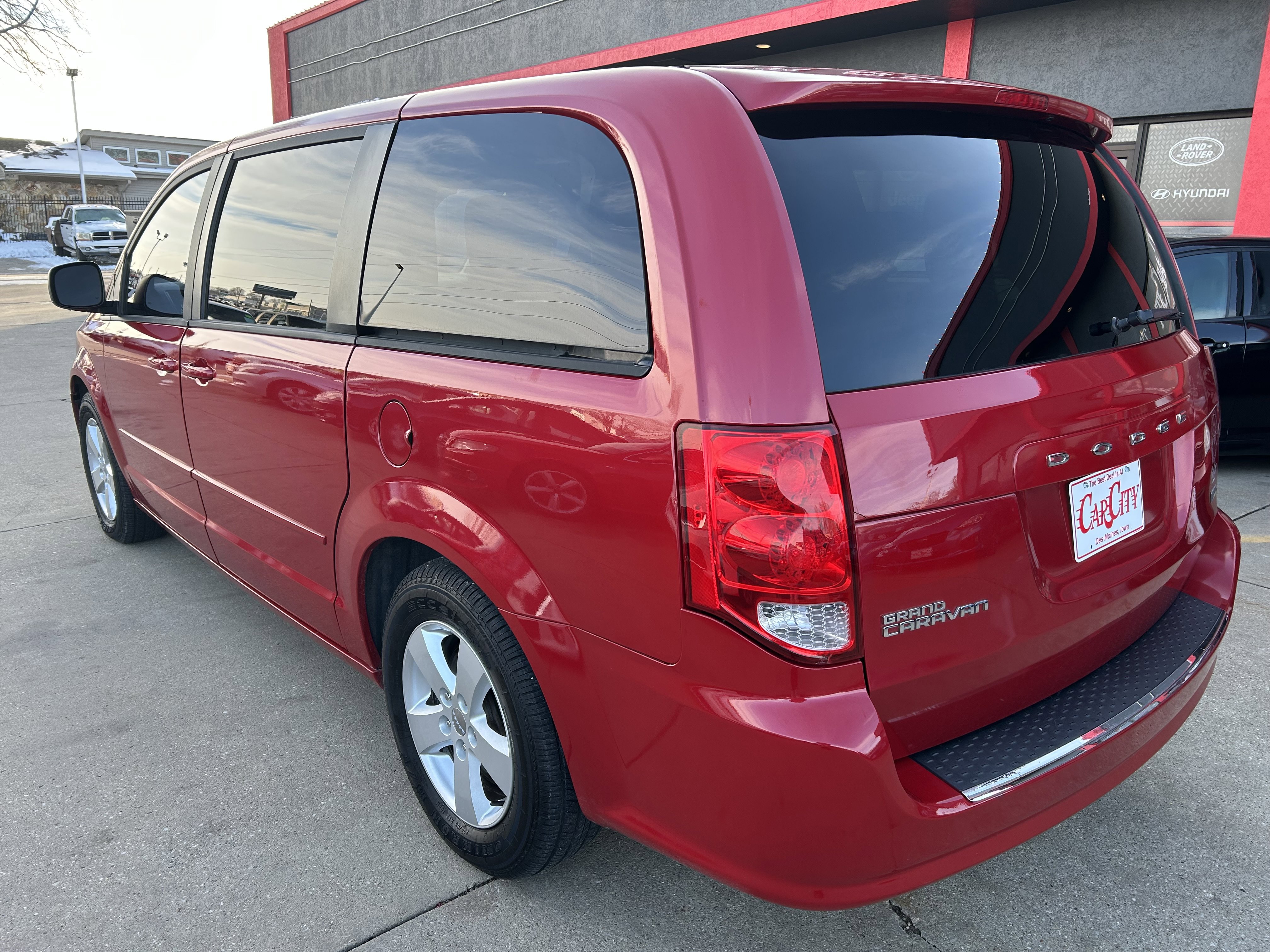 Used 2013 Dodge Grand Caravan SE image 2