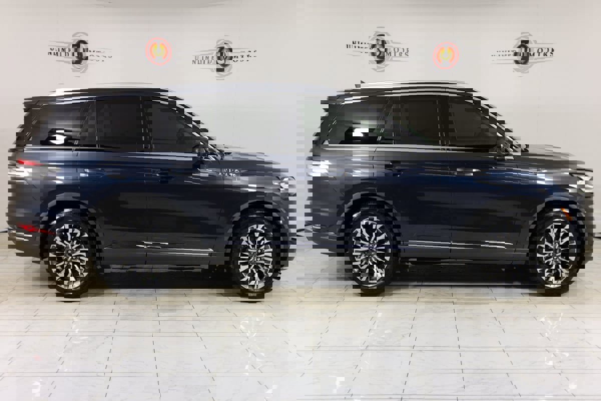 Used 2021 Lincoln Aviator Reserve w/ Class IV Trailer Tow Package image 2