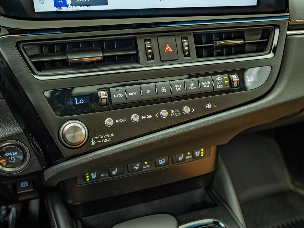 Certified 2025 Lexus ES 300h Ultra Luxury w/ Accessory Package (Z2) FWD image 28