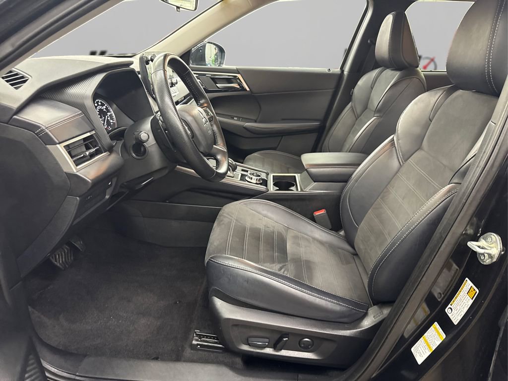 Used 2024 Mitsubishi Outlander SE image 9