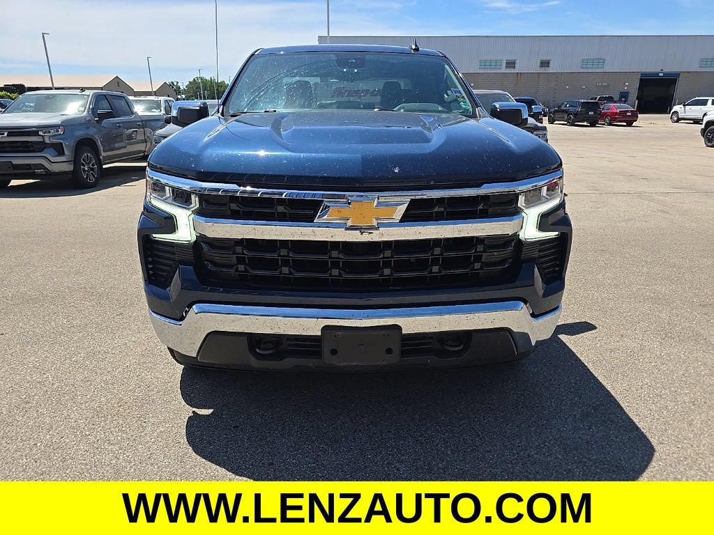 Used 2022 Chevrolet Silverado 1500 LT AWD/4WD image 2