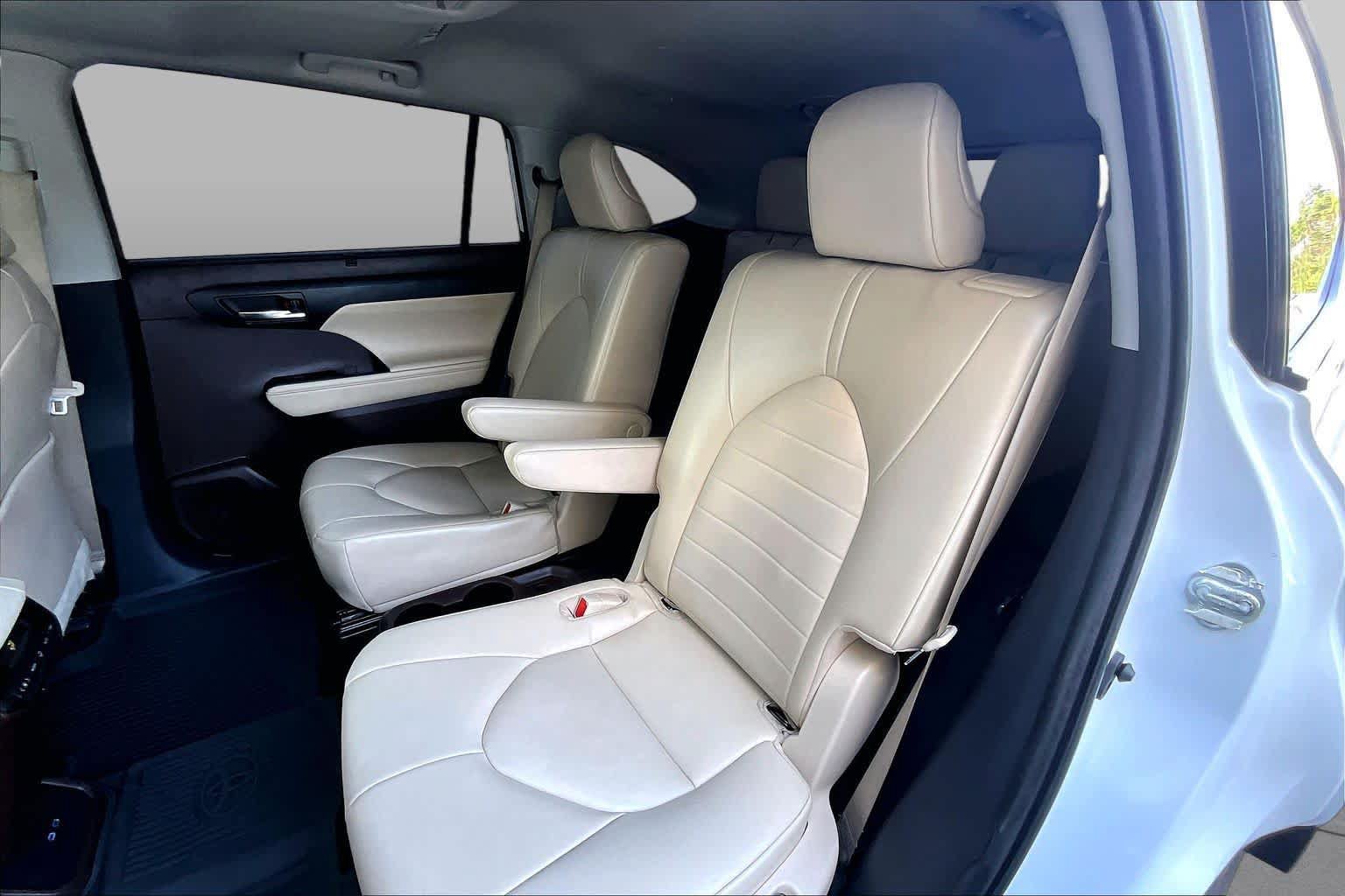 Used 2022 Toyota Highlander XLE AWD/4WD image 20