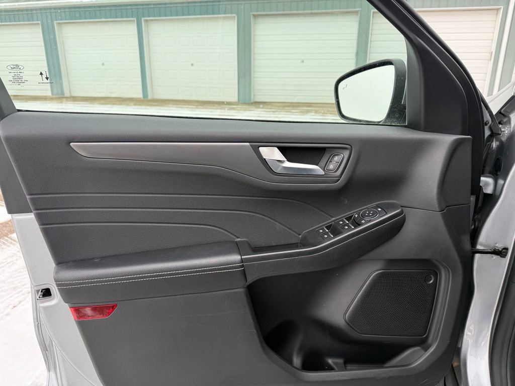 Used 2024 Ford Escape SE FWD image 16