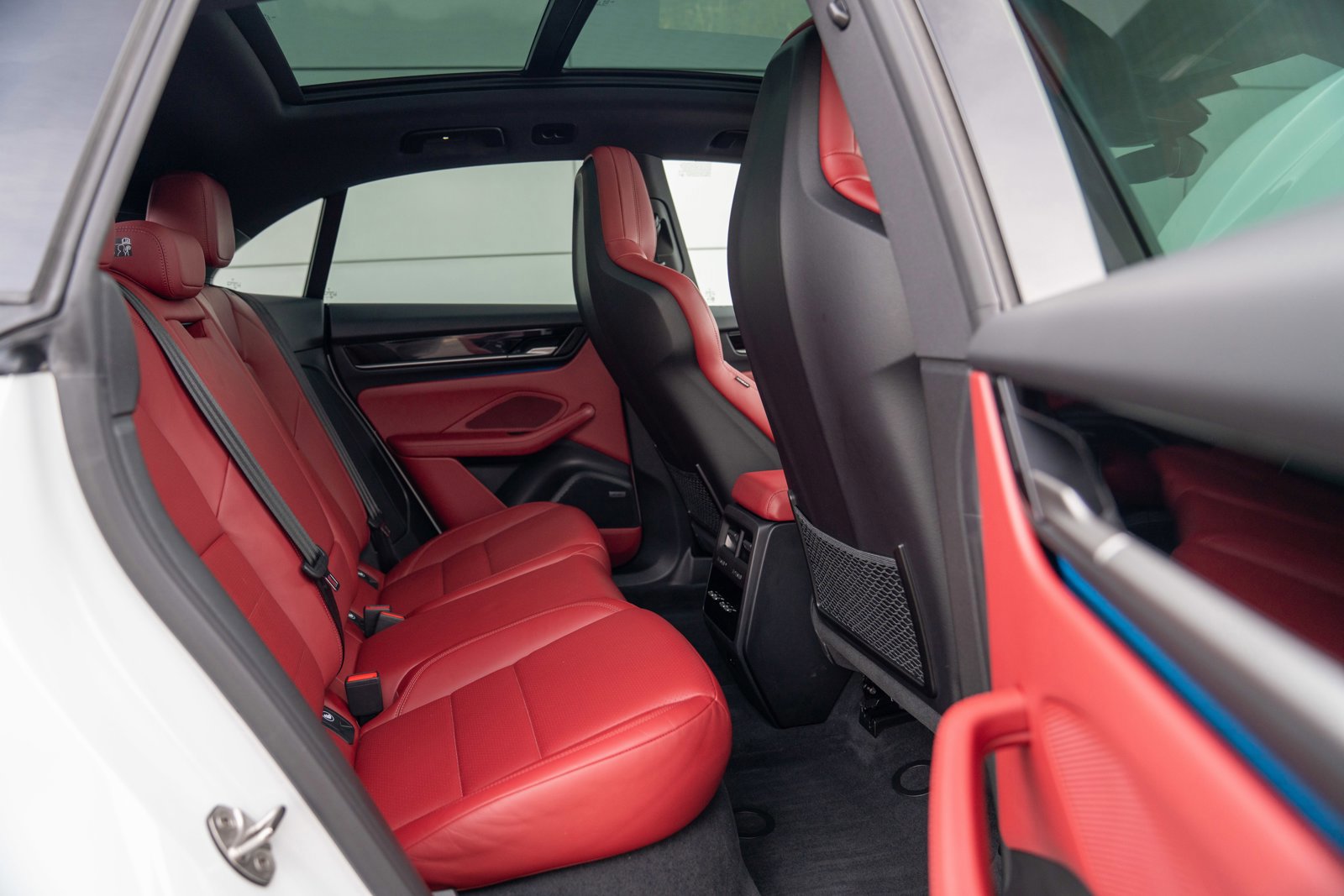 Certified 2025 Porsche Macan Electric image 24