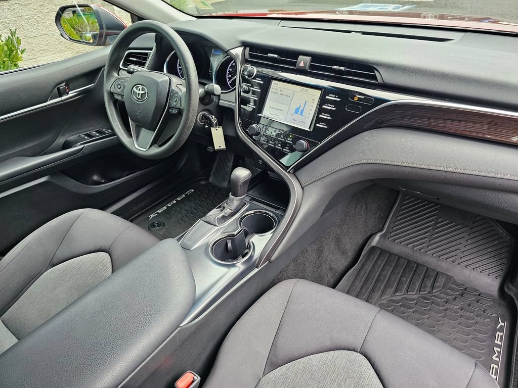 Used 2018 Toyota Camry LE FWD image 10