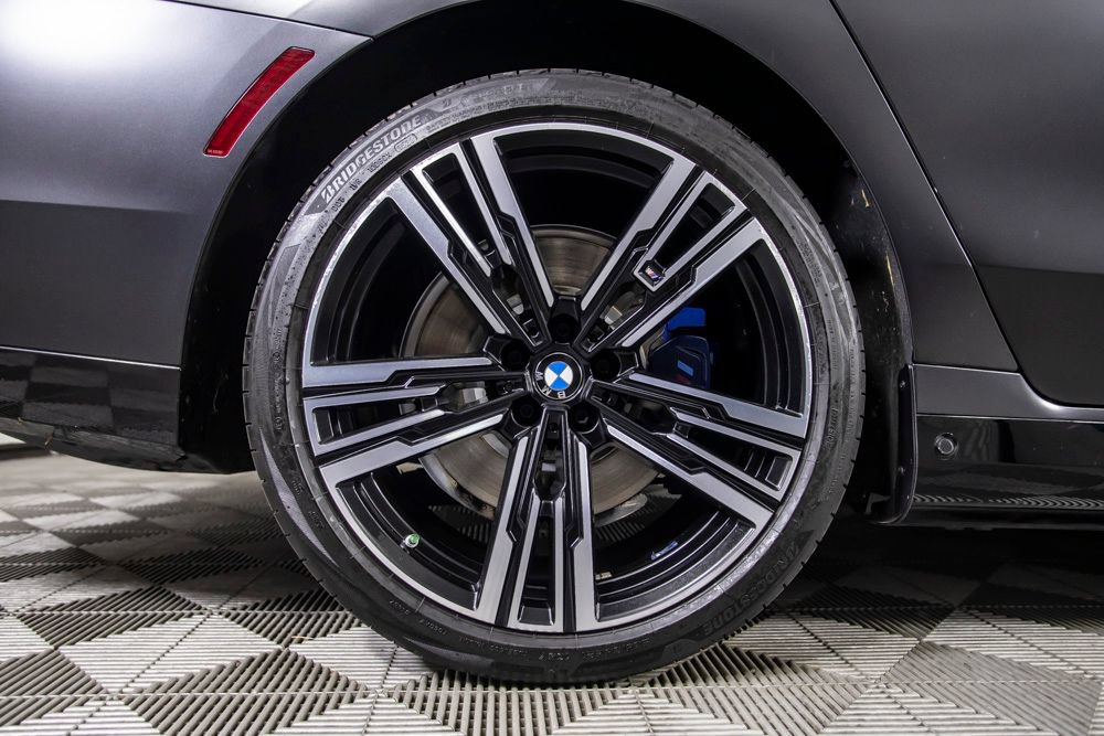 Used 2023 BMW i7 xDrive60 w/ Executive Package 2 AWD/4WD image 51