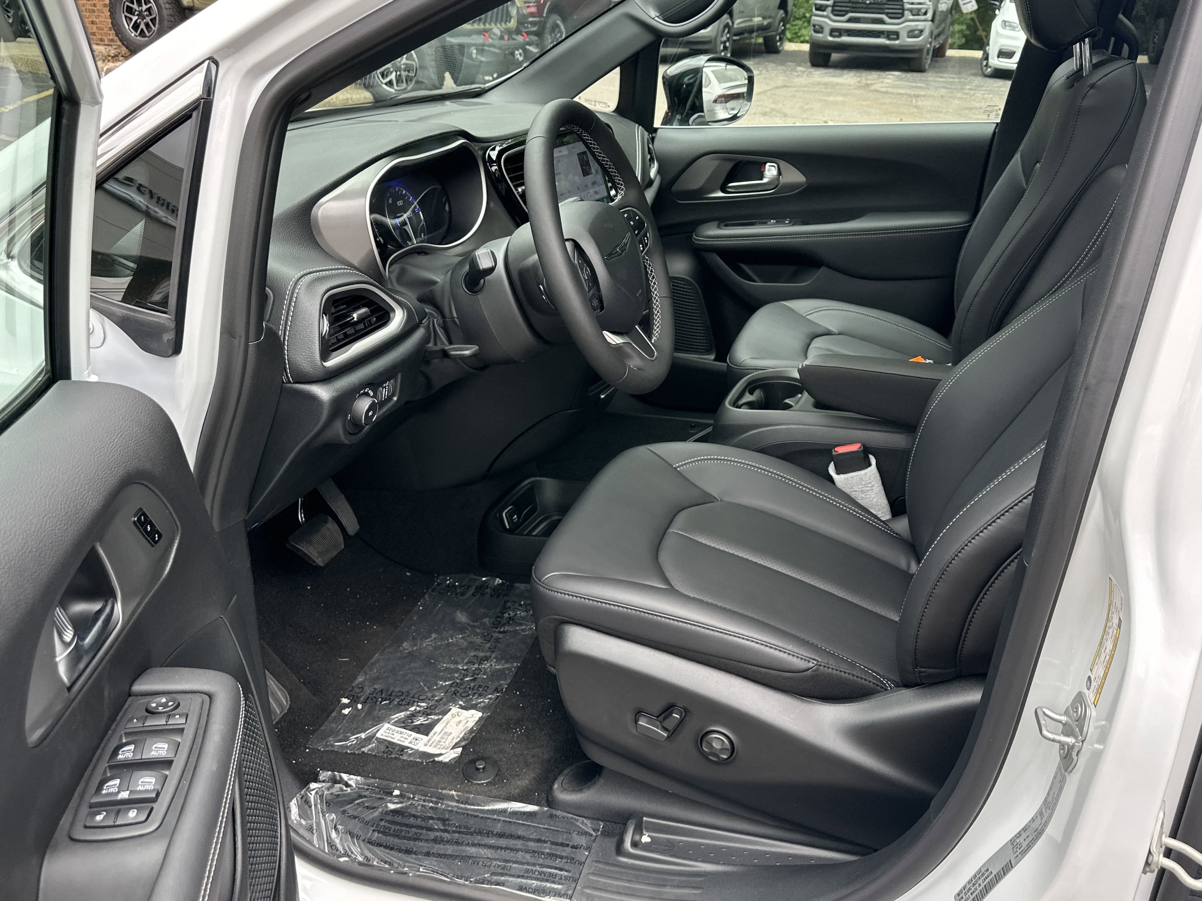 New 2026 Chrysler Pacifica Select image 28