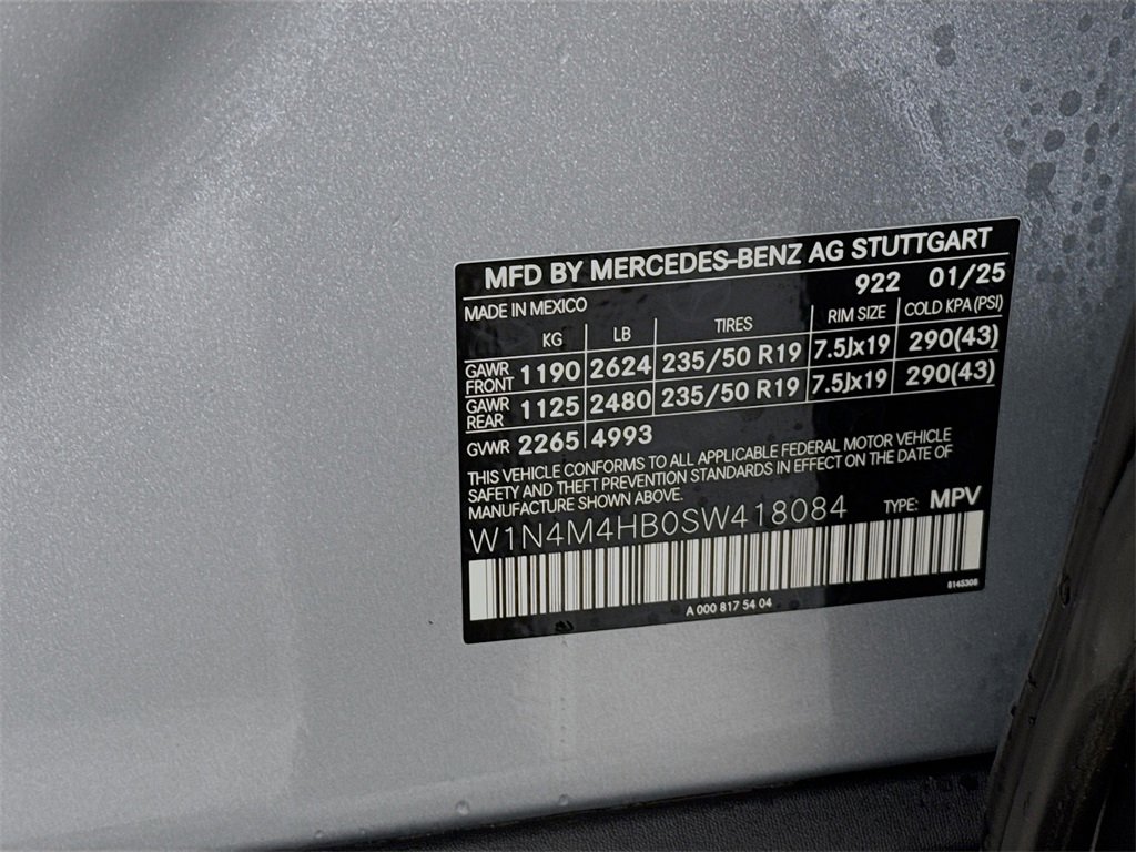 Used 2025 Mercedes-Benz GLB 250 4MATIC image 34