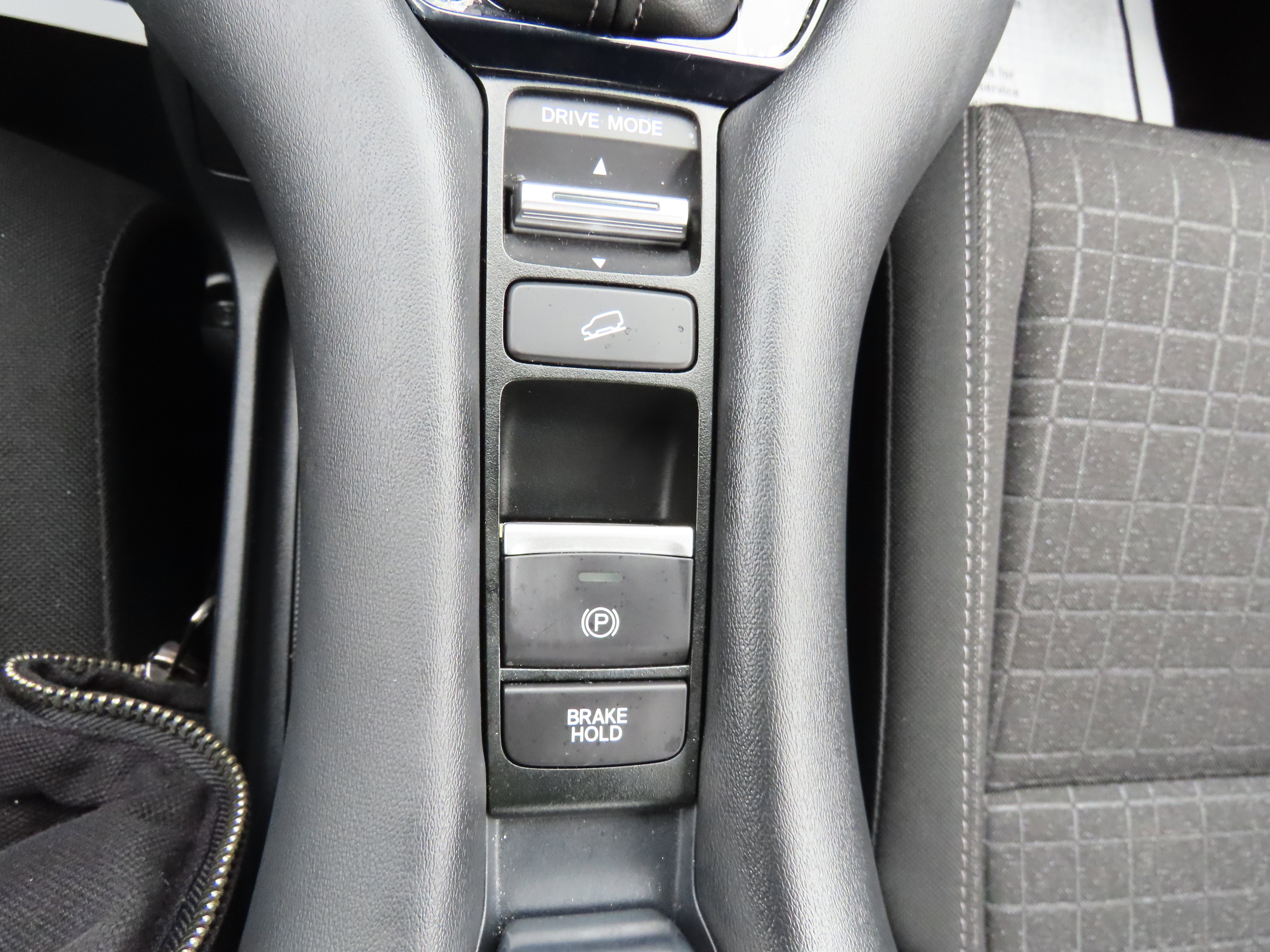 Used 2025 Honda HR-V LX image 27