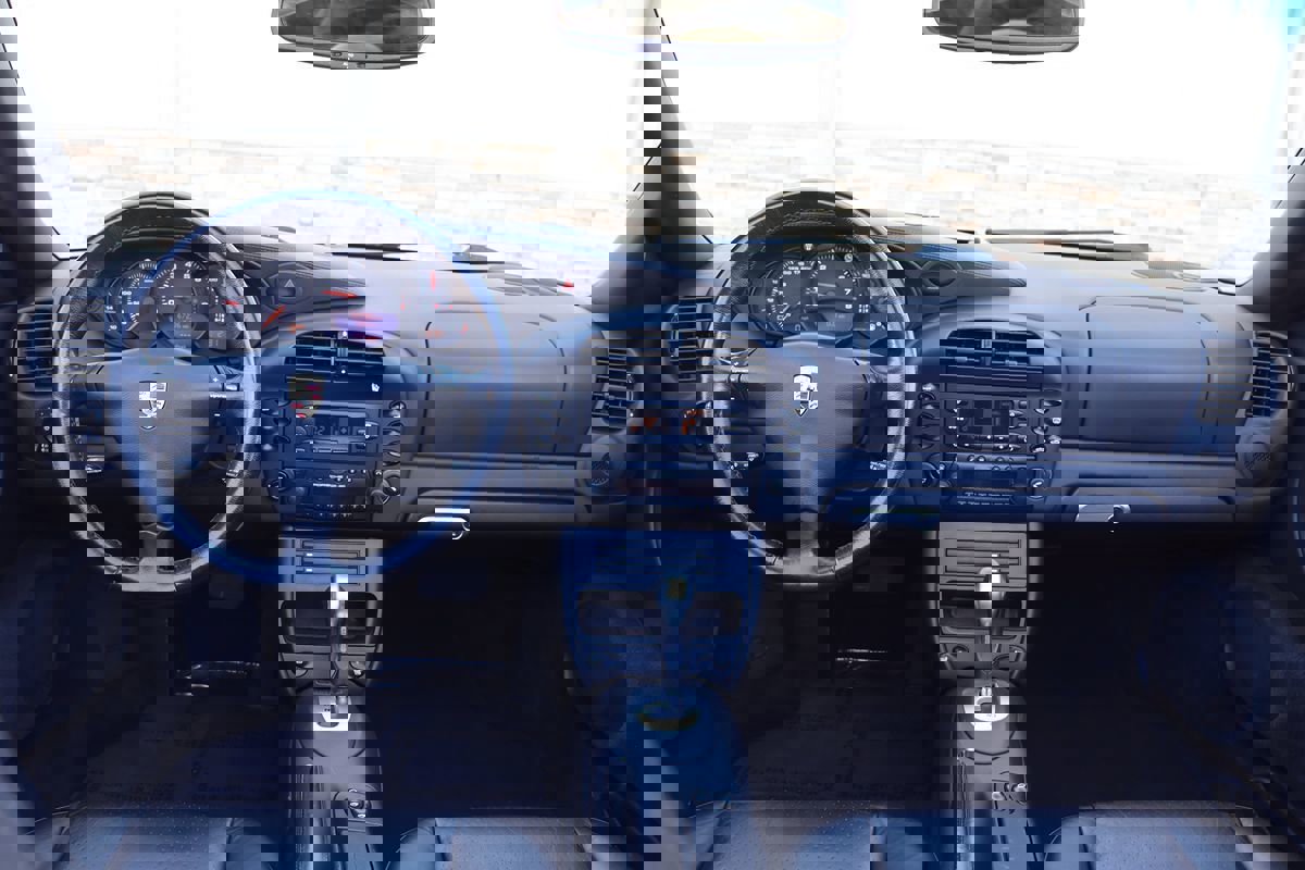 Used 2002 Porsche 911 Carrera image 11