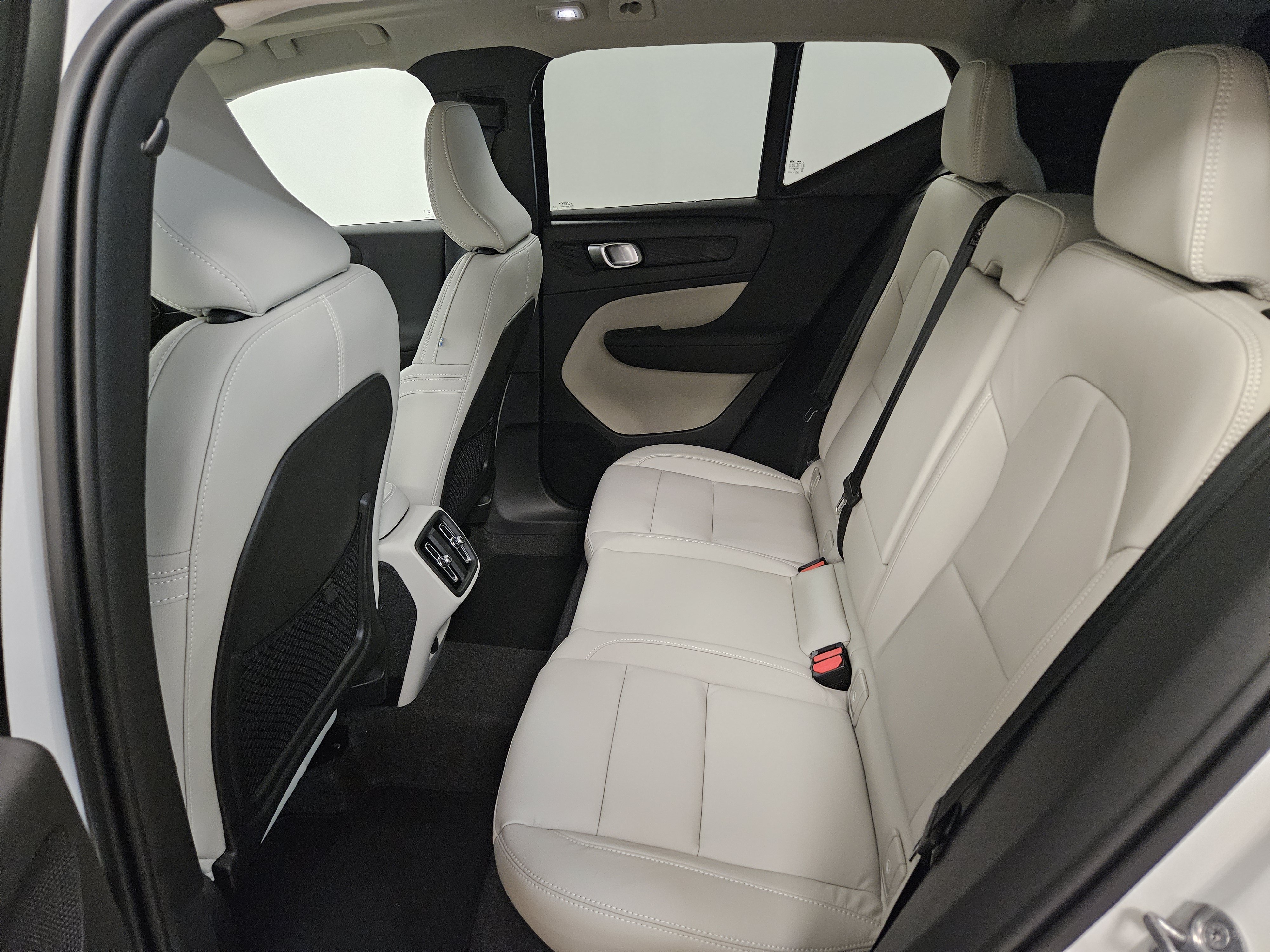 New 2026 Volvo XC40 B5 Ultra w/ Climate Package AWD/4WD image 12