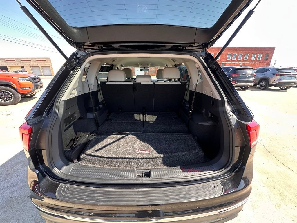 Used 2018 Volkswagen Tiguan SE w/ Front Fog Lights Package FWD image 5