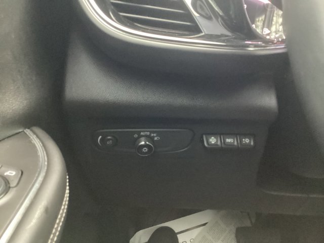 Used 2023 Buick Envision Avenir image 39