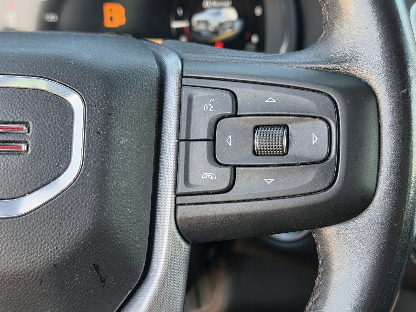 Used 2023 GMC Yukon XL SLT image 25