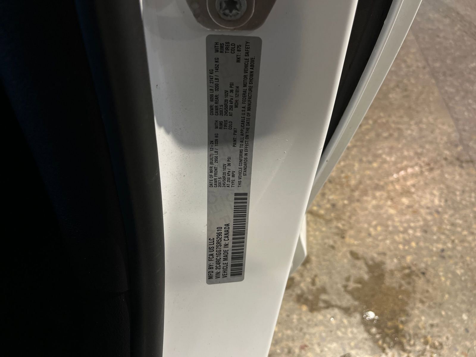 Used 2025 Chrysler Pacifica Limited FWD image 33