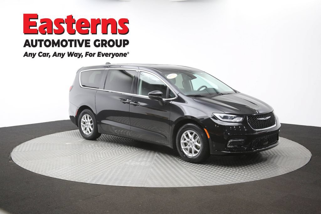 Used 2023 Chrysler Pacifica Touring-L FWD image 50