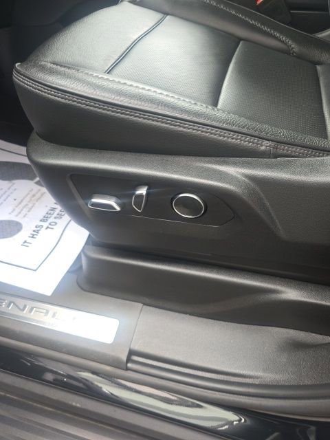 Used 2024 GMC Yukon XL Denali w/ Advanced Technology Package image 14