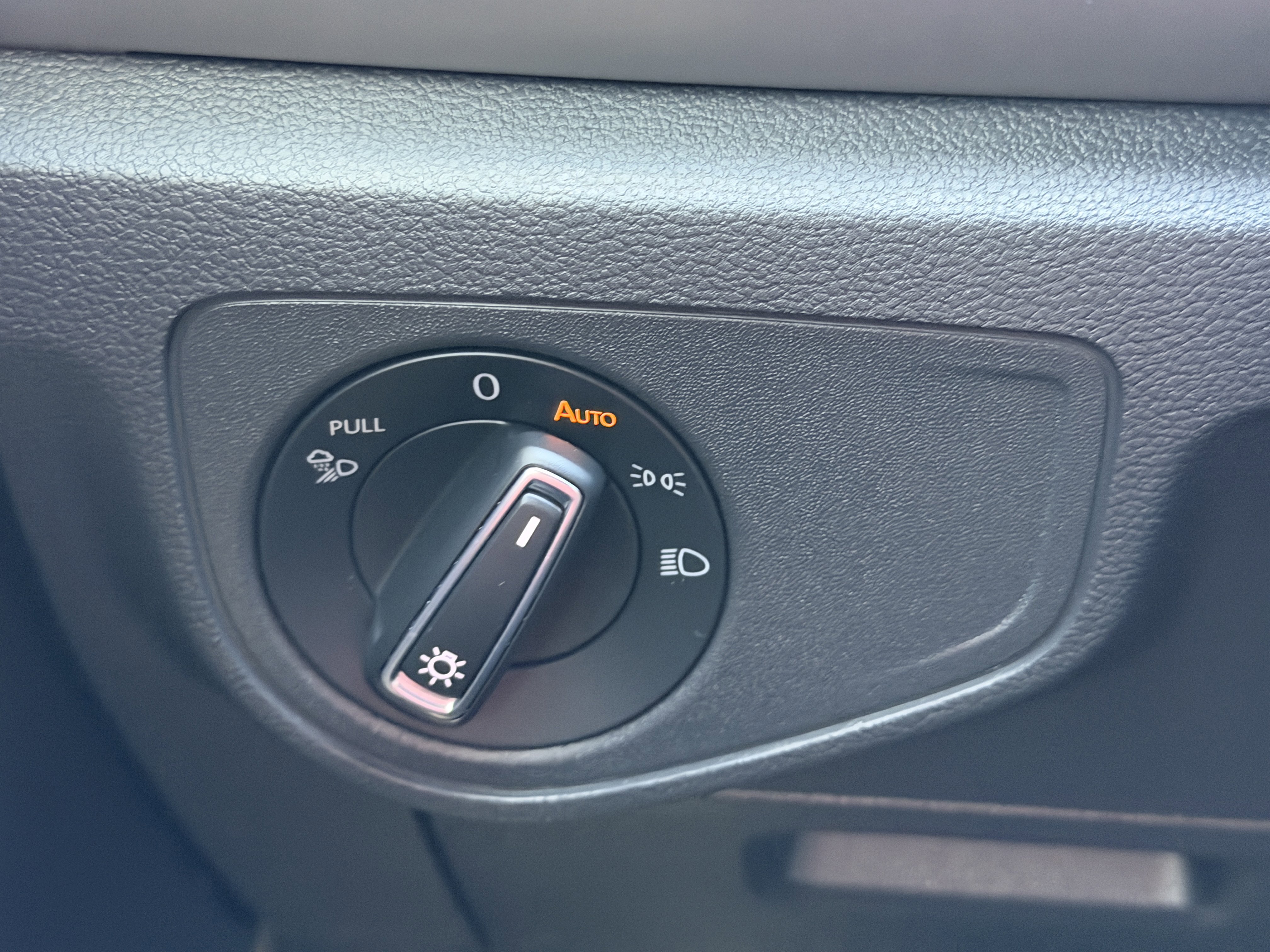 Certified 2023 Volkswagen Atlas Cross Sport SE w/ Panoramic Sunroof Package image 25