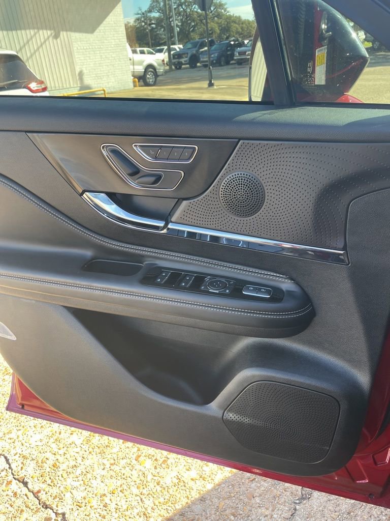 Used 2025 Lincoln Corsair AWD w/ Equipment Group 101A image 12