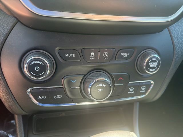 Used 2019 Jeep Cherokee Latitude w/ Popular Appearance Group AWD/4WD image 8