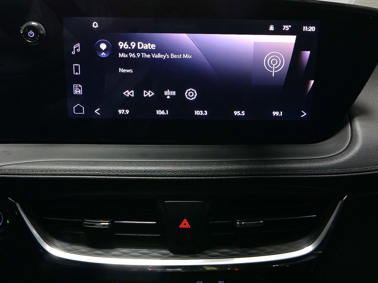 Used 2024 Buick Encore GX Sport Touring image 13