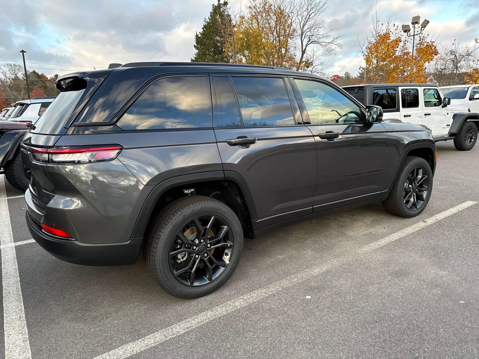New 2025 Jeep Grand Cherokee Limited image 2