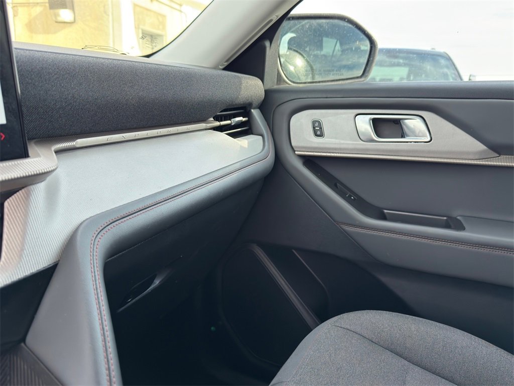 Used 2025 Ford Explorer Active image 21