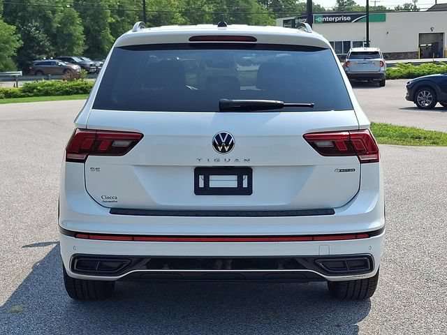 Used 2023 Volkswagen Tiguan SE R-Line AWD/4WD image 3