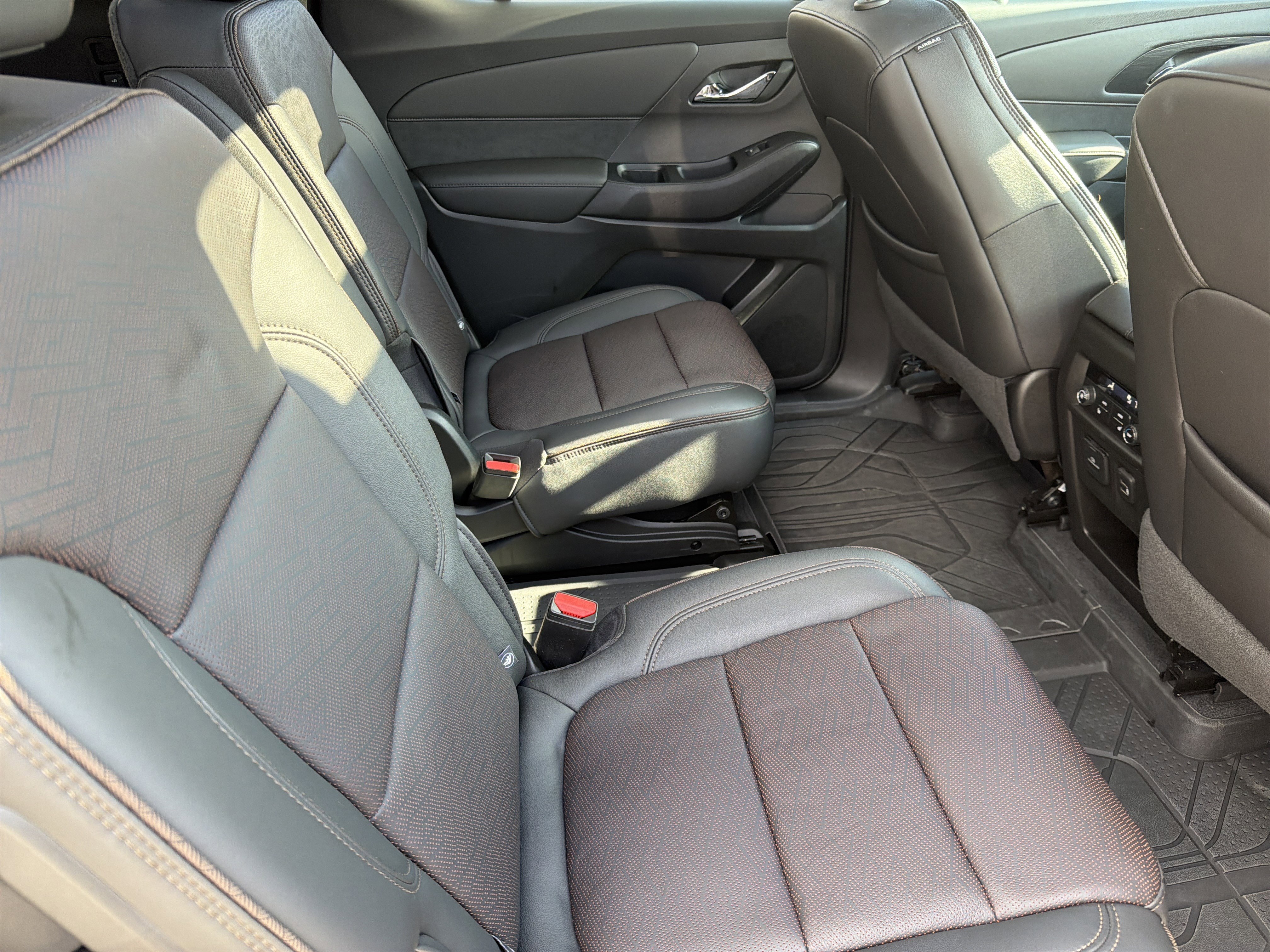 Certified 2023 Chevrolet Traverse High Country image 31