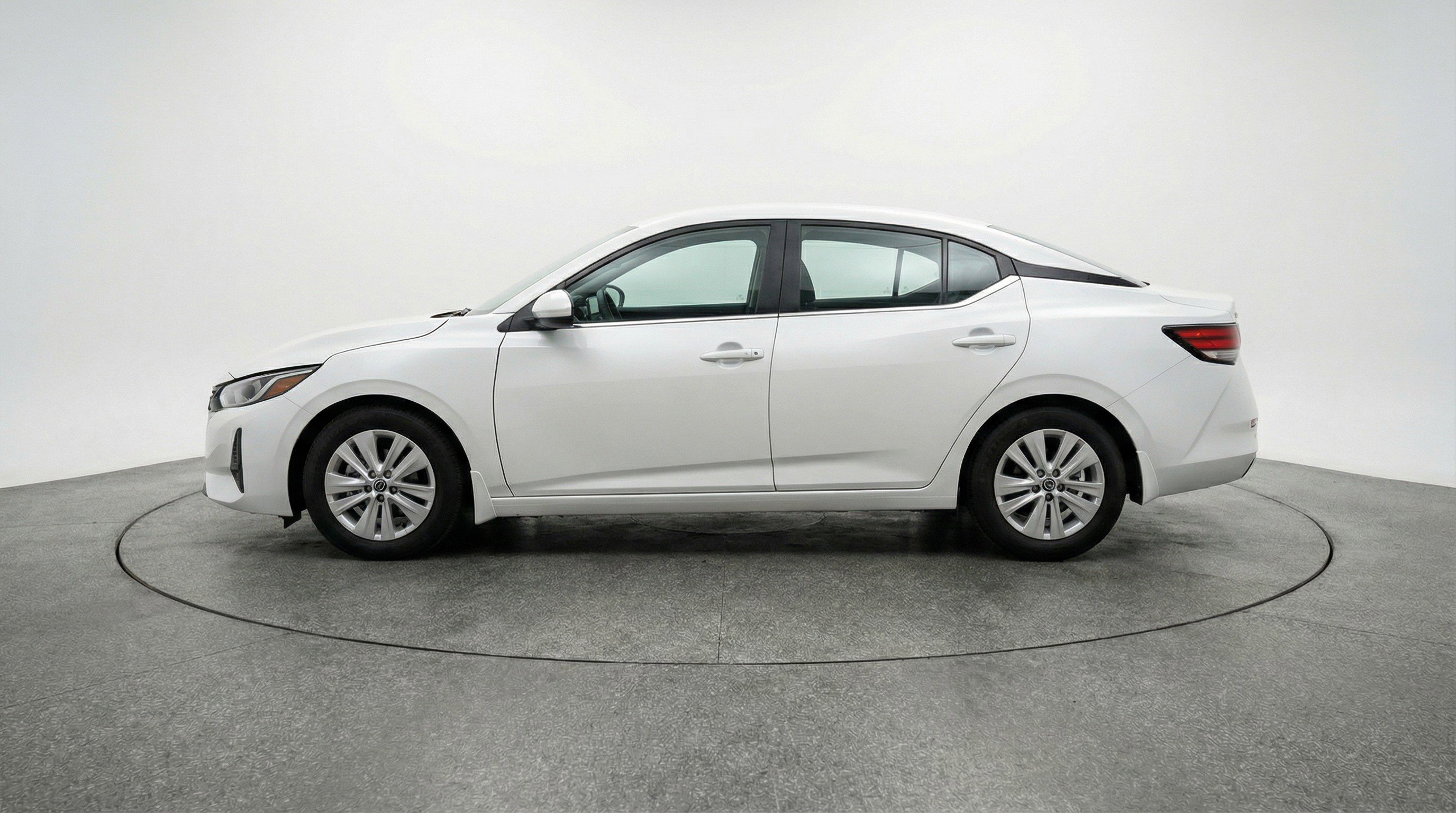 Used 2025 Nissan Sentra S image 5