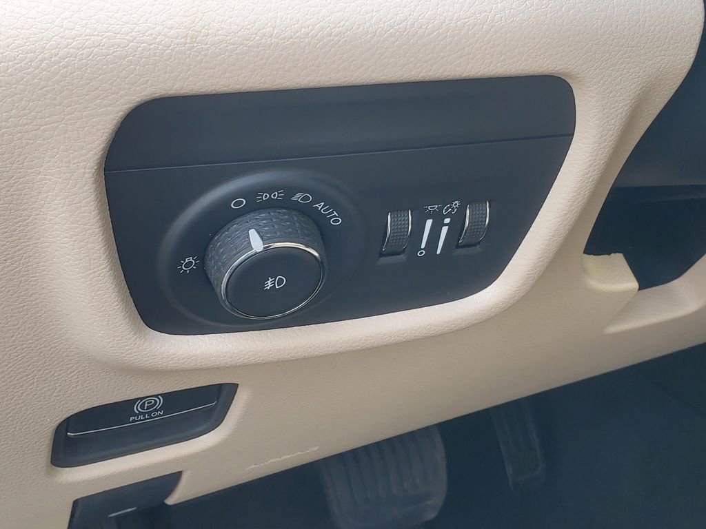 Used 2024 Jeep Grand Cherokee L Limited image 16