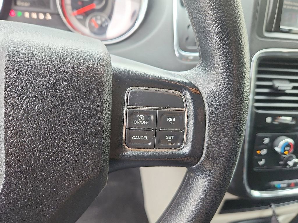 Used 2018 Dodge Grand Caravan SE w/ UConnect Hands-Free Group image 17