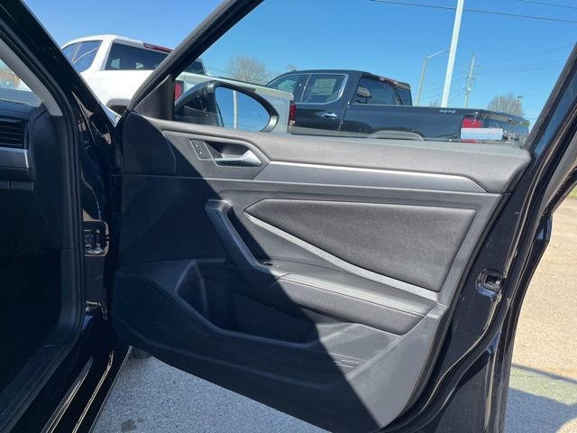 Used 2022 Volkswagen Jetta SE image 17