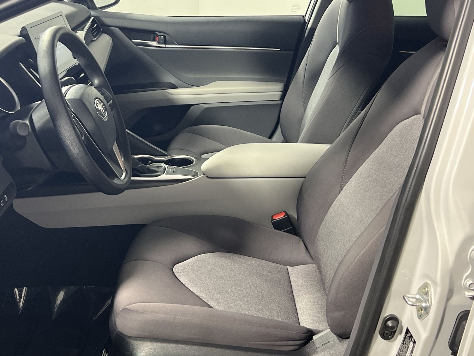 Used 2024 Toyota Camry LE w/ Convenience Package FWD image 11