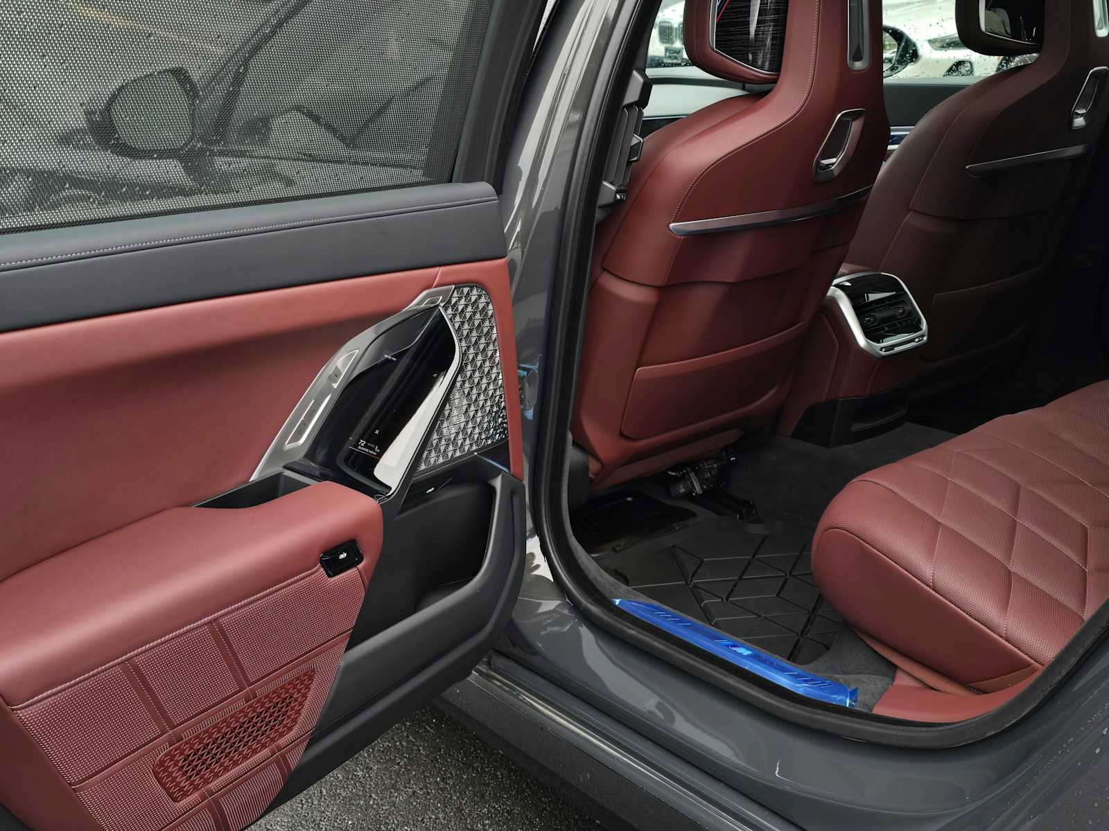 Used 2025 BMW 750e xDrive w/ Executive Package AWD/4WD image 15