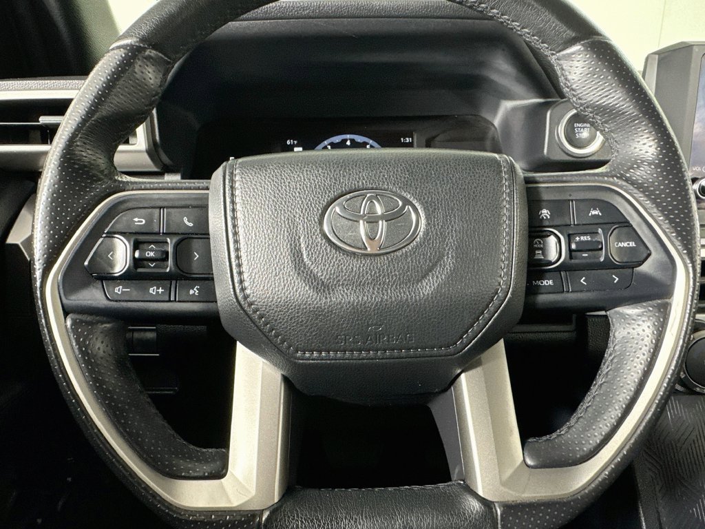 Used 2025 Toyota 4Runner SR5 AWD/4WD image 32