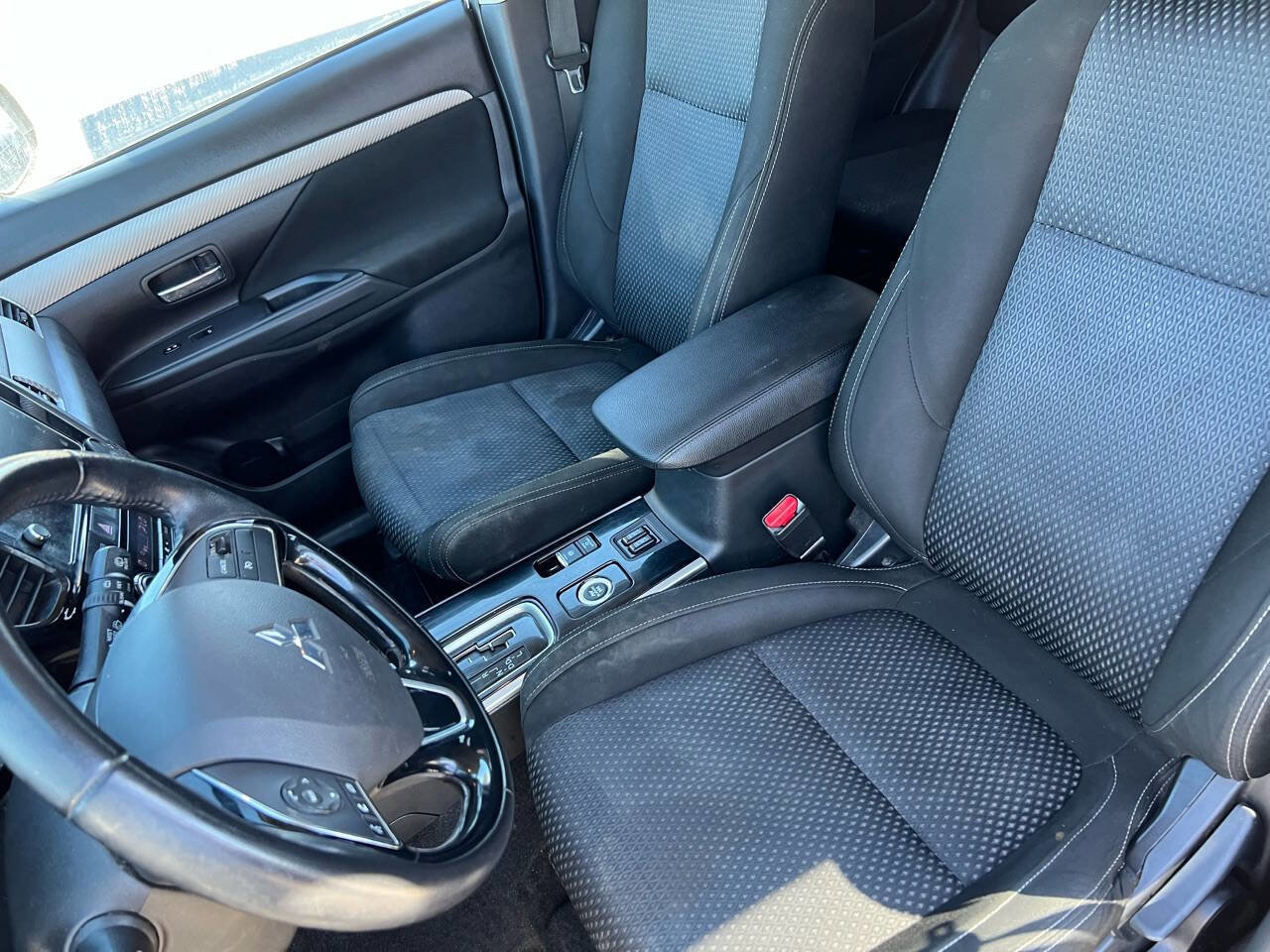 Used 2020 Mitsubishi Outlander ES image 23