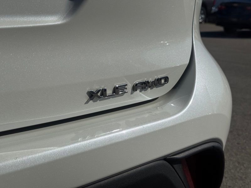 Used 2021 Toyota Highlander XLE image 40