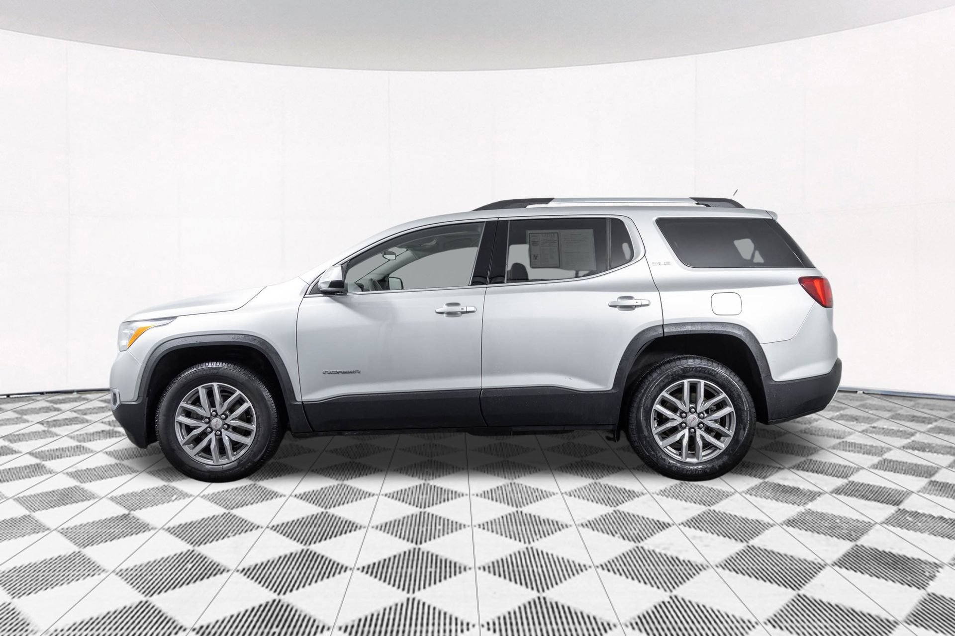 Used 2018 GMC Acadia SLE FWD image 14