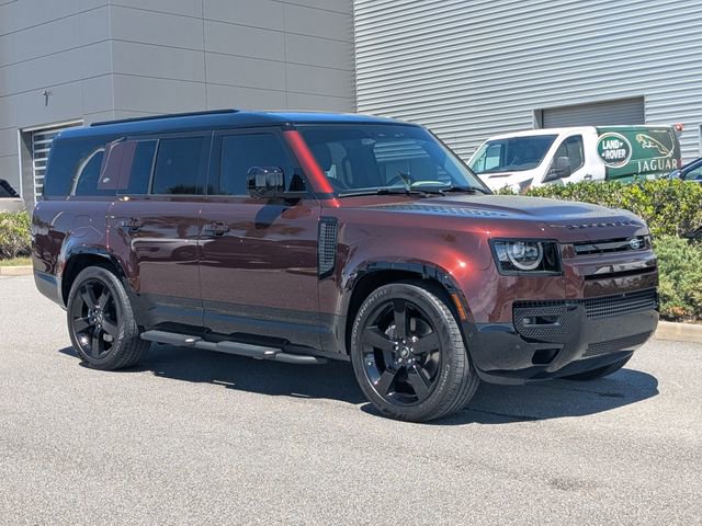 Used 2024 Land Rover Defender 130 X-Dynamic SE image 3