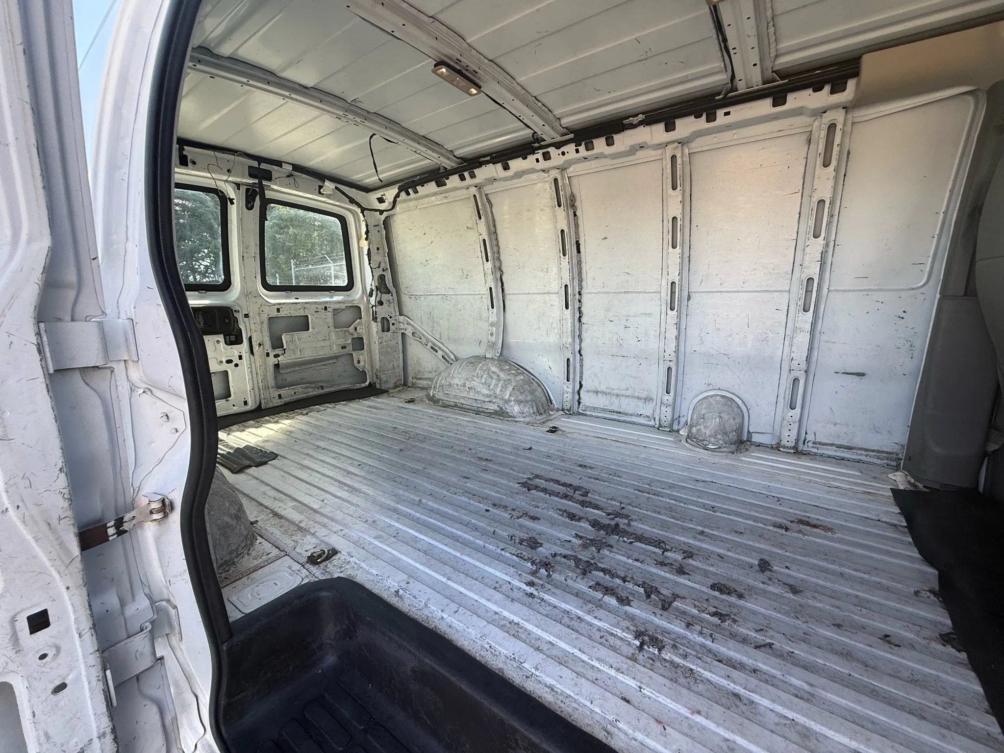 Used 2016 Chevrolet Express 2500 RWD image 58