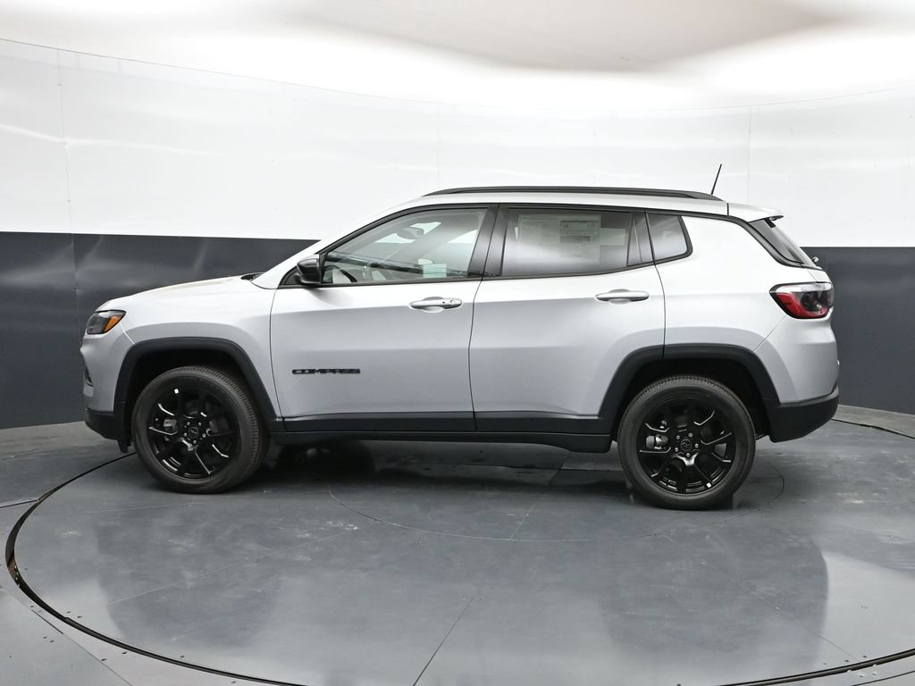 New 2026 Jeep Compass Latitude AWD/4WD image 32