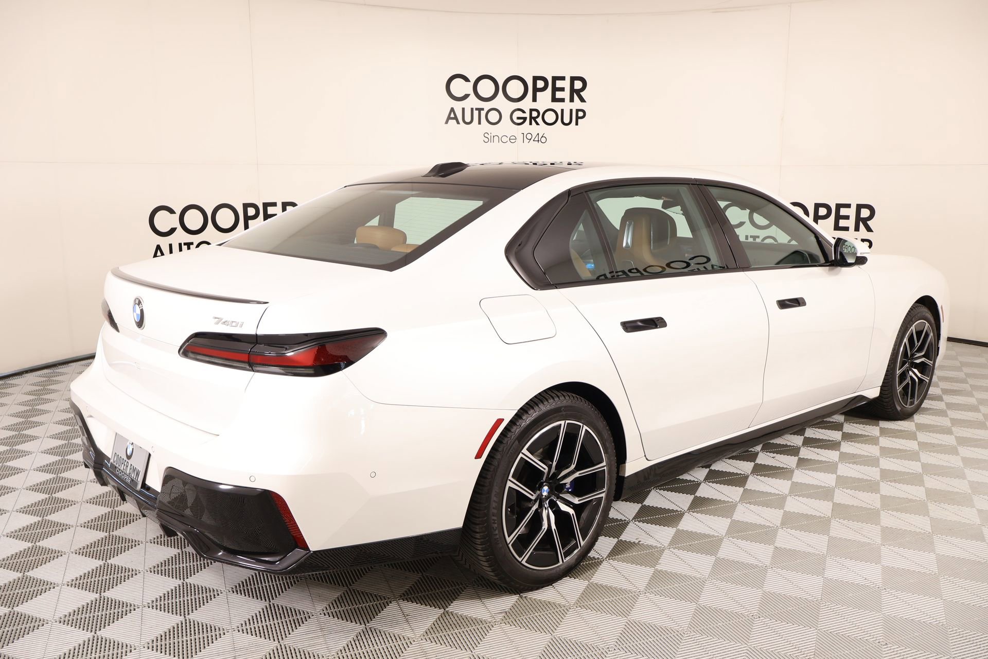 Used 2023 BMW 740i w/ Parking Assistance Package image 22