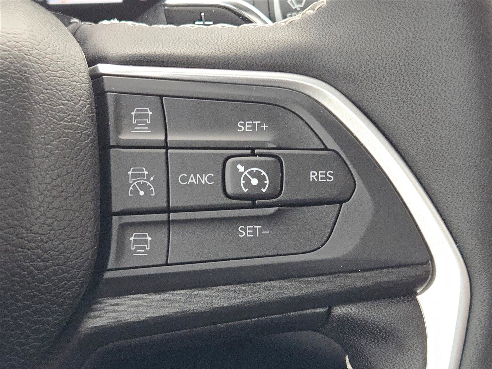 Certified 2024 Jeep Grand Cherokee Altitude image 38