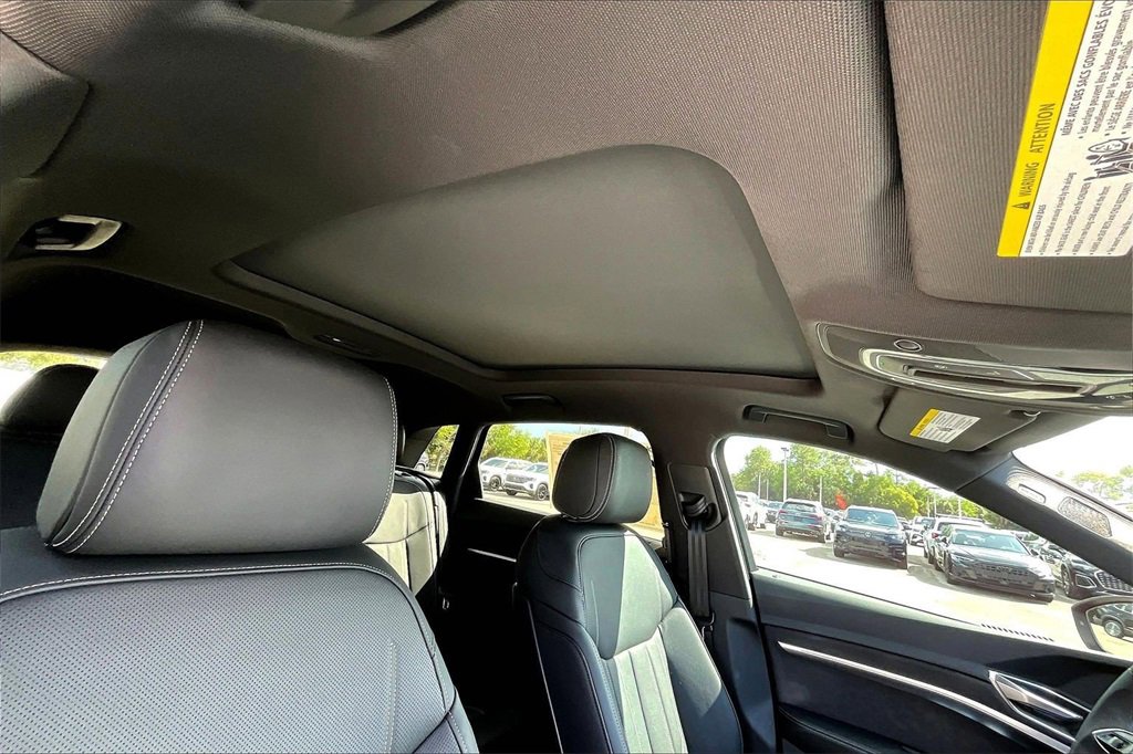 Certified 2023 Audi e-tron S Premium Plus w/ Black Optic Package image 21