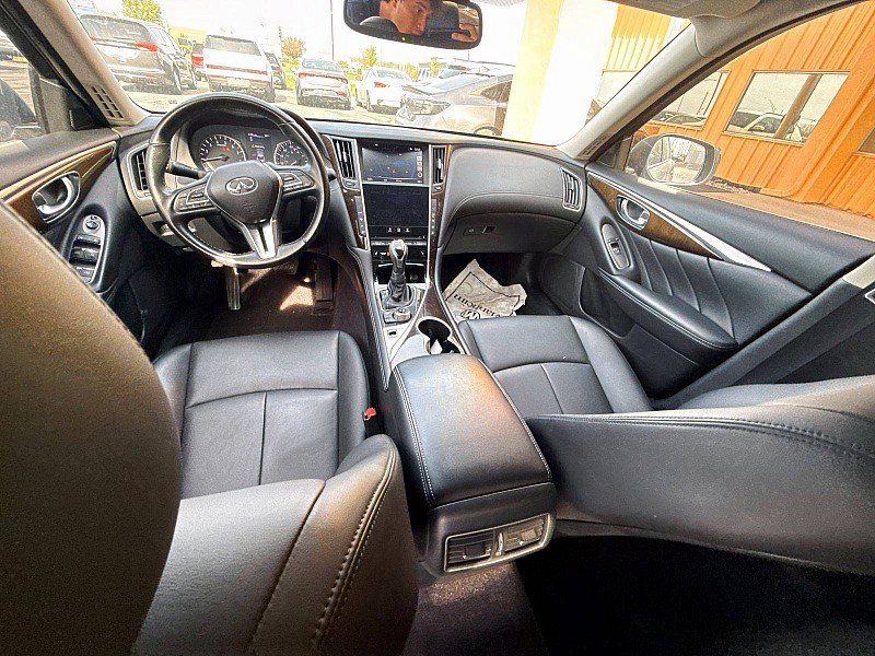 Used 2019 INFINITI Q50 Luxe w/ Essential Package (3.0T Luxe) AWD/4WD image 10