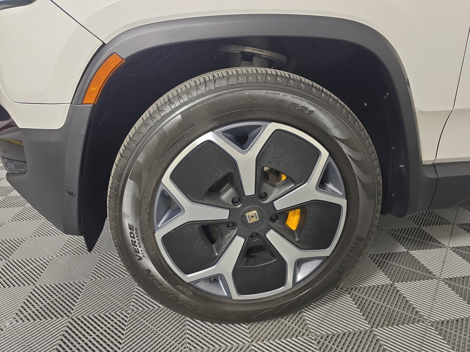 Used 2023 Rivian R1S Adventure image 9