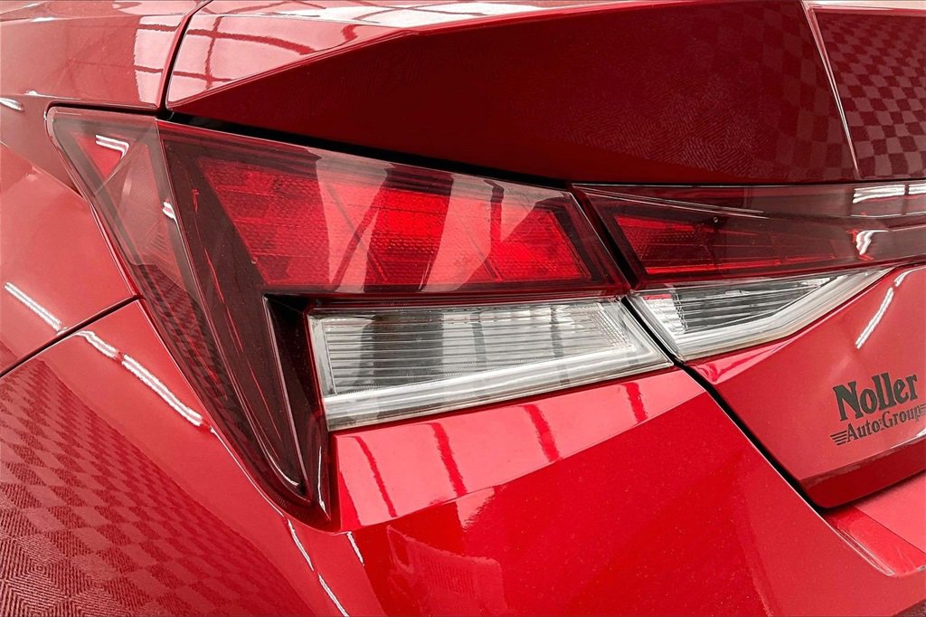 Used 2023 Hyundai Elantra SEL image 30