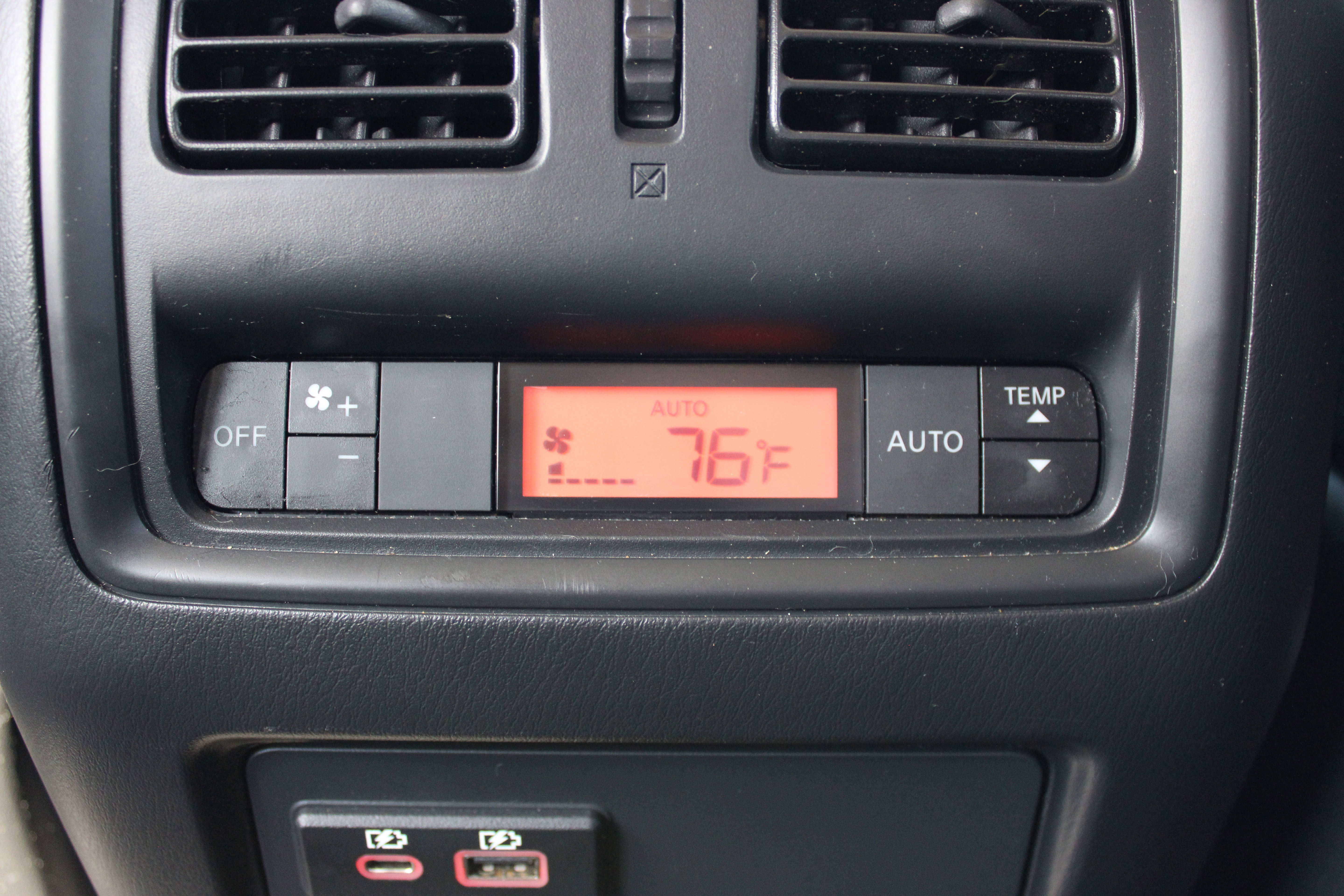 Used 2020 Nissan Pathfinder SV AWD/4WD image 14