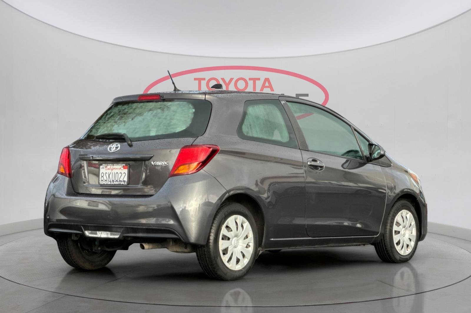 Used 2016 Toyota Yaris L image 3